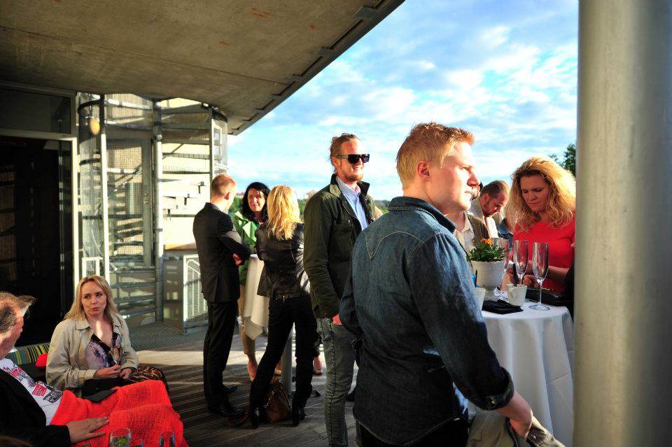 165468_316309788450071_979747131_n